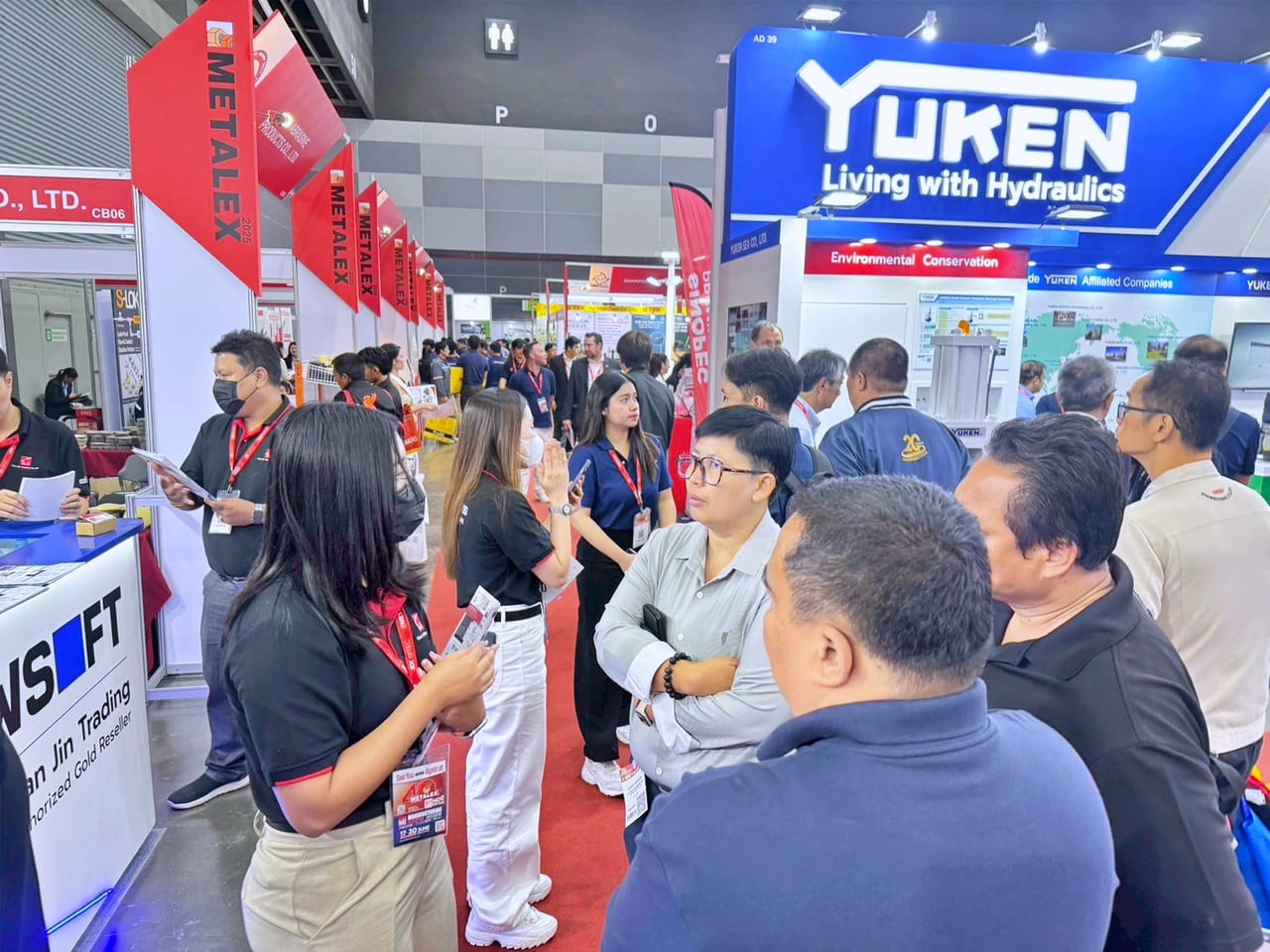 ผู้เข้าชมทดลองใช้งาน ZWCAD และ ZW3D ที่บูธ CB07 งาน Metalex 2025 ผู้เข้าชมทดลองใช้งาน ZWCAD และ ZW3D ที่บูธ CB07 งาน Metalex 2025